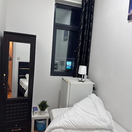 Four Stars Hostel Dubai Buitenkant foto