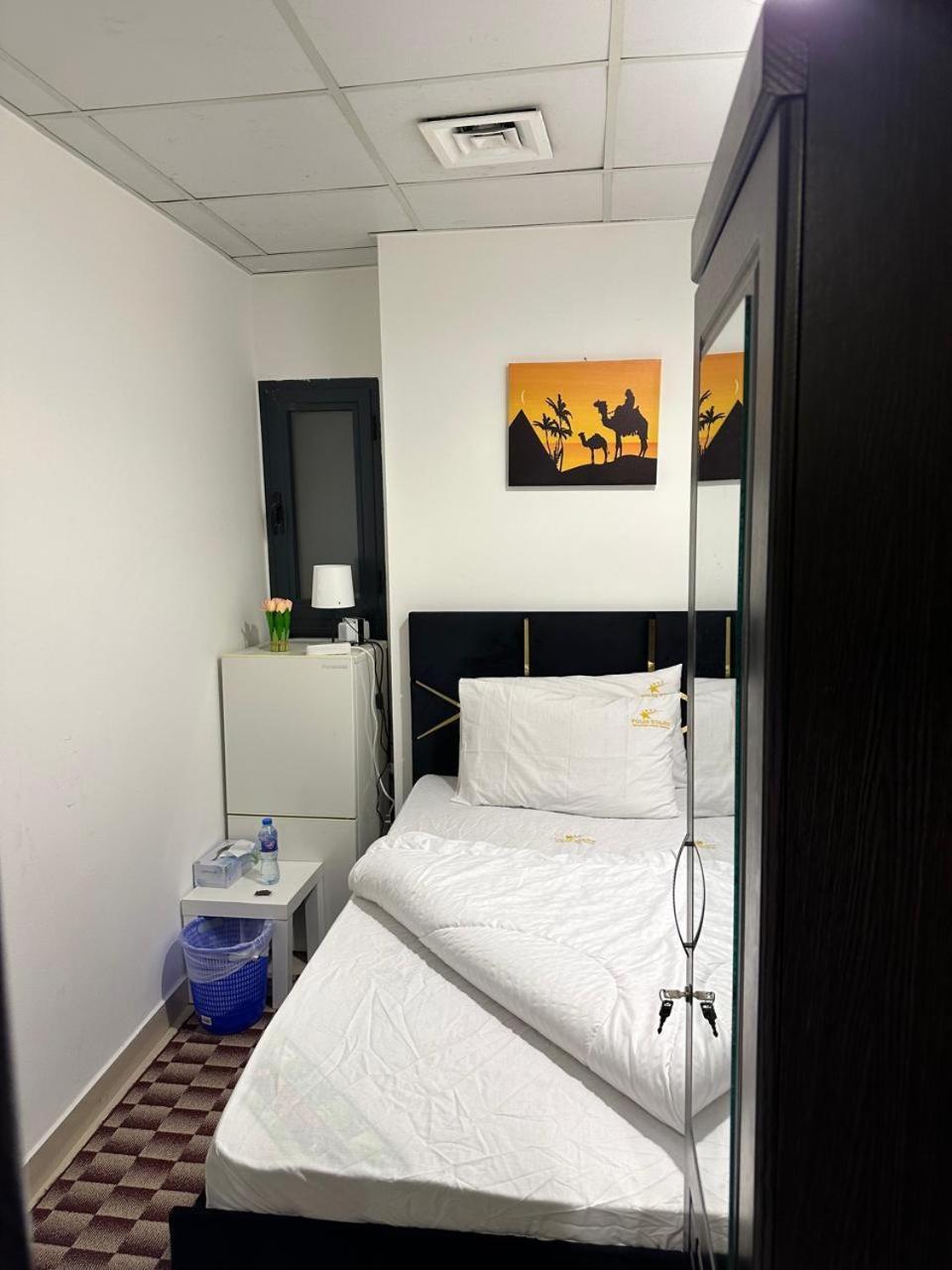 Four Stars Hostel Dubai Buitenkant foto