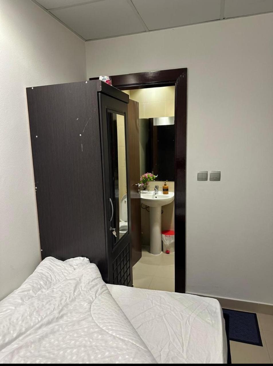 Four Stars Hostel Dubai Buitenkant foto