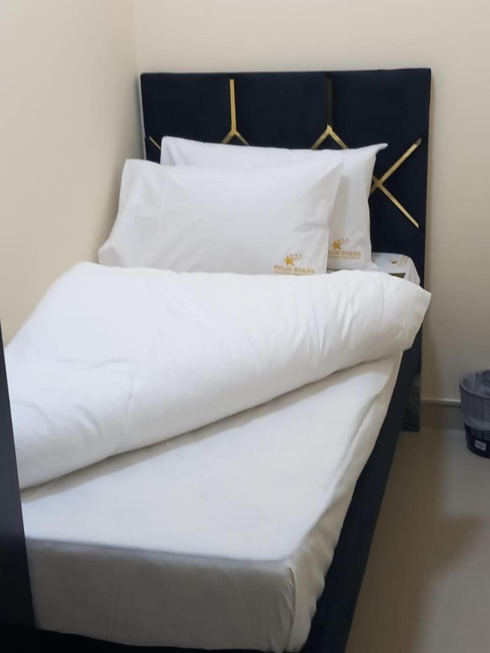 Four Stars Hostel Dubai Buitenkant foto