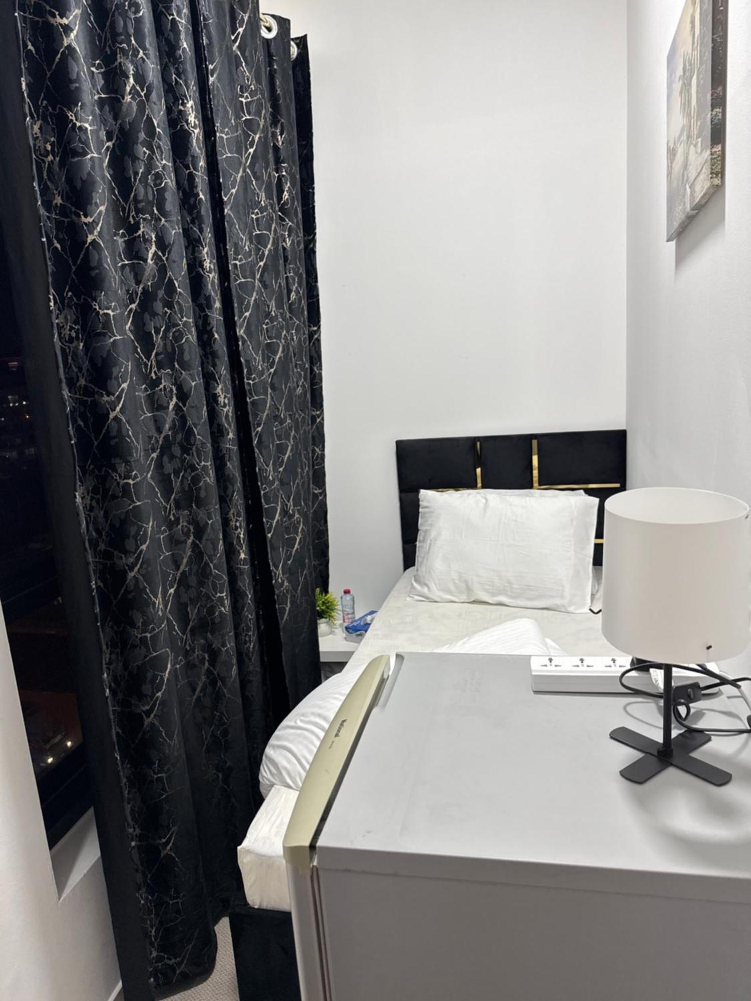 Four Stars Hostel Dubai Buitenkant foto