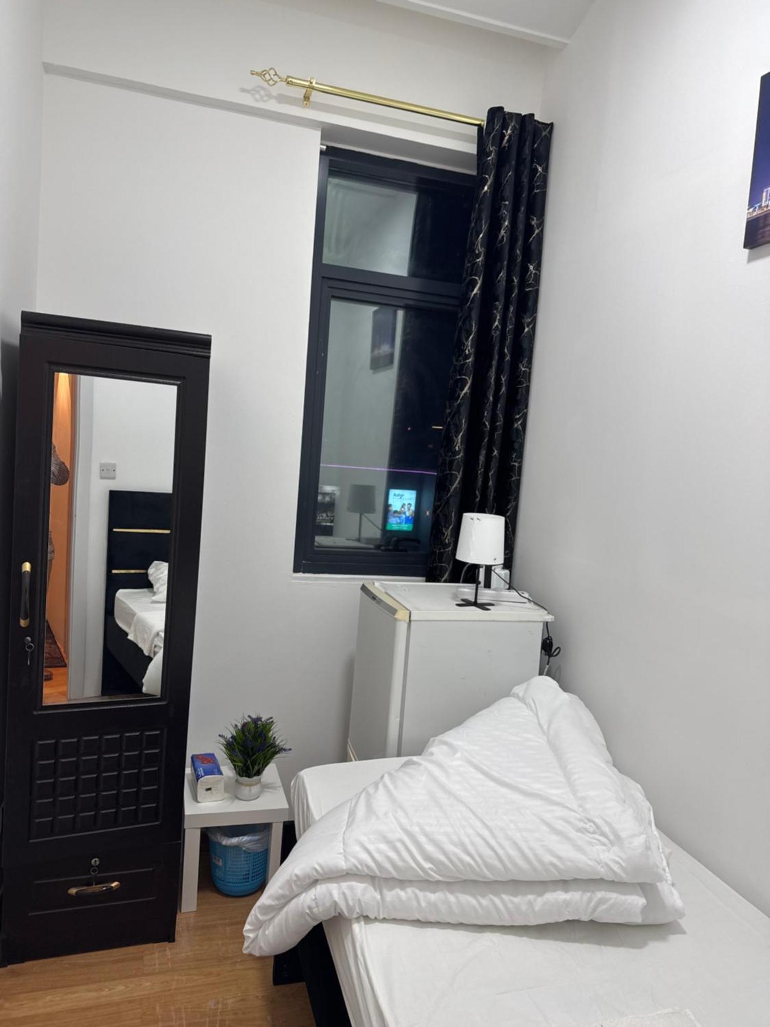Four Stars Hostel Dubai Buitenkant foto